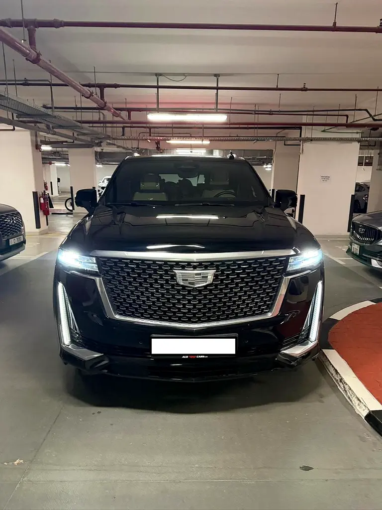Cadillac Escalade 2021 — photo 1 of 9