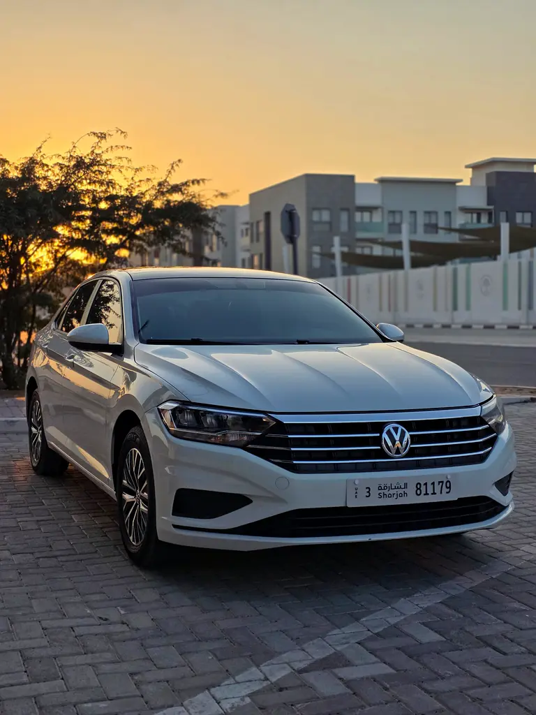 Volkswagen Jetta 2020 — photo 1 of 9
