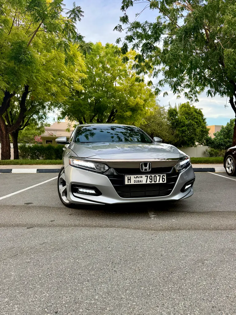 Honda Accord 2018 — photo 1 of 6