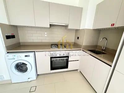 2BR Apartment | Downtown Skyline View | Balcony Access