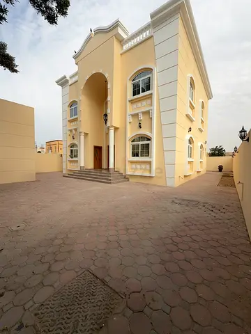 Villa in prime location alqouz 1