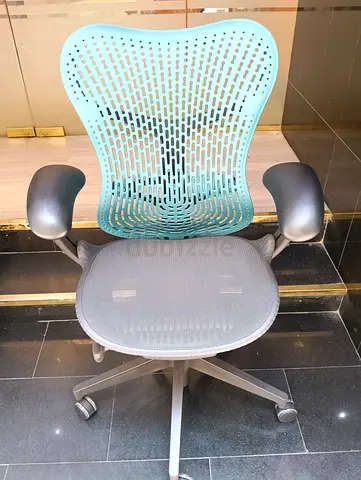 Selling herman miller mirra 2 chair.good condition only little use