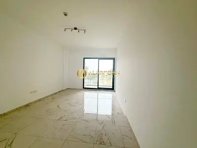 شقة بغرفتي نوم | برج جولدن دريم 1 | إطلالات على المسبح والمدينة | الوصول إلى الشرفة