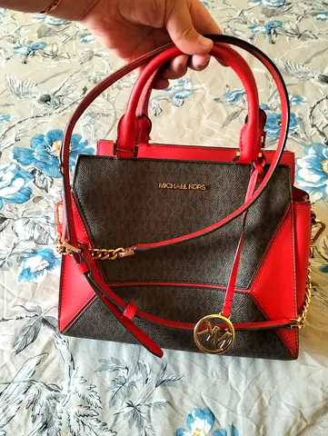 Original Michael Kors Ladies handbag for 50 AED in very good condition