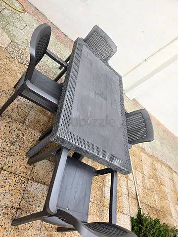 Garden table with 4 plastic chairs. Sharjah Al Ramla West