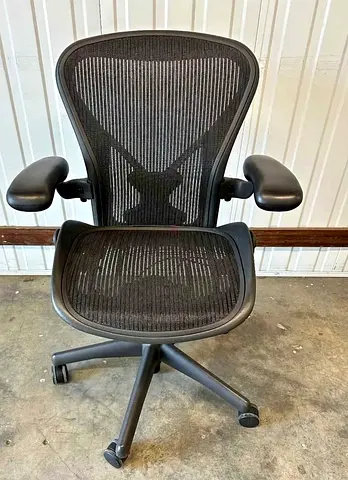 For selling Herman Miller Aeron Classic Mesh Ergonomic Office Chair - Size B (Black)