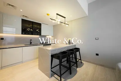 Huge Layout | Fitted Kitchen | Brand New