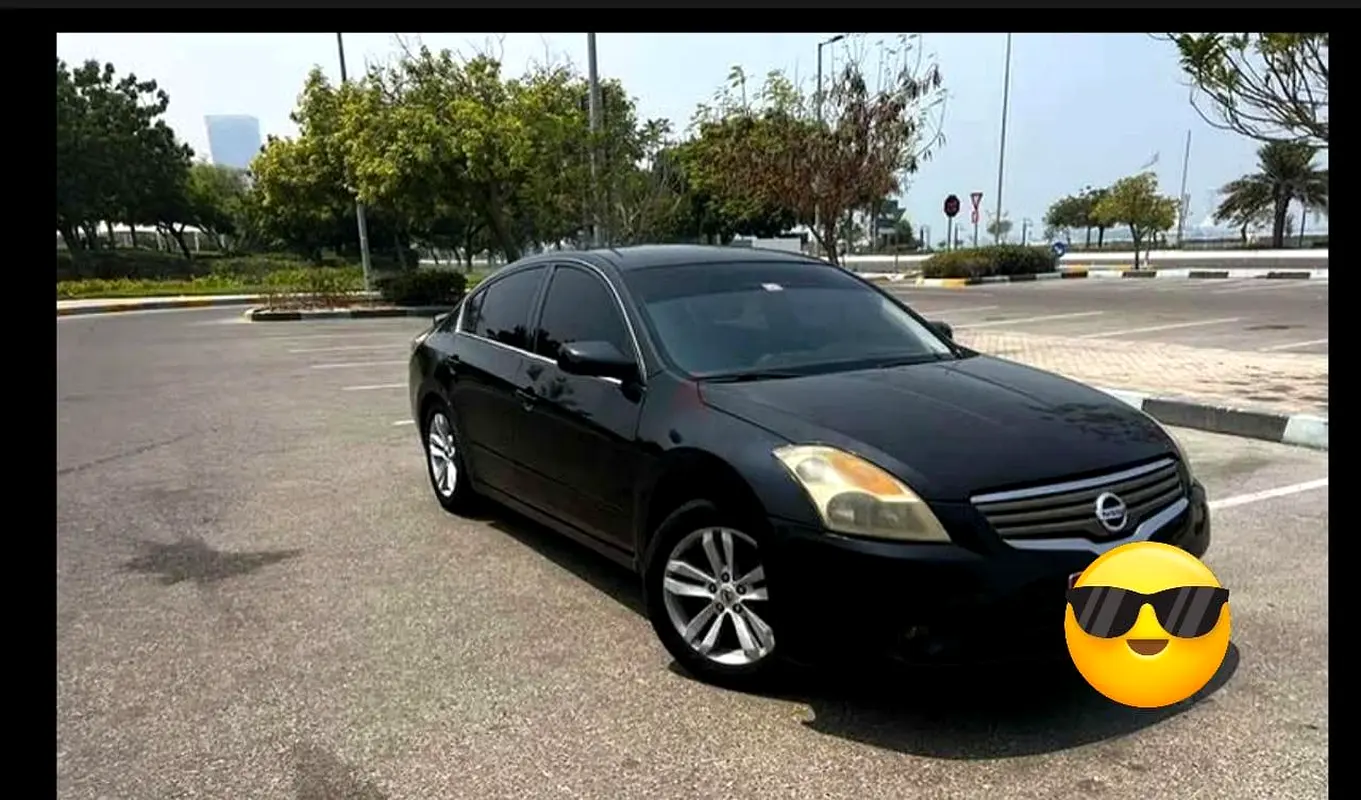 Nissan Altima 2009 — photo 1 of 4