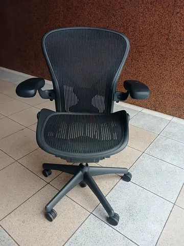 Selling Herman Miller Aeron Chair. good condition only little use