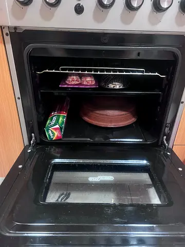 Used Freestanding Gas Oven with Double Rack - Good Working Condition 60 cm X 60 cm