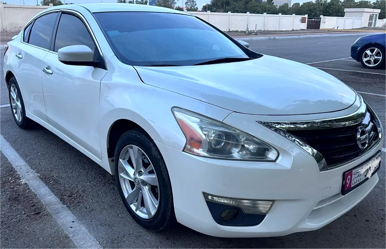 Nissan Altima 2015 — photo 1 of 6