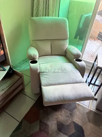 Brand new recliner sofa (totally new)high quality