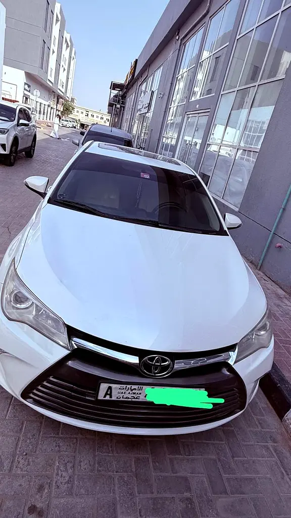 Toyota Camry 2016 — photo 1 of 15