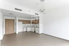 Rare Bright Corner Apt | Huge Layout | Mid Floor
