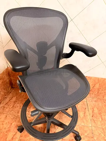 Never Use Remastered Herman Miller Aeron Graphite Chair Fully Adjustable Size B with Aeron Stool