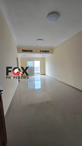 فرصة مميزة للإيجار الجرف 3 غرفتين وصالة أول ساكن تشطيب ديلوكس خزائن حائط موقع حيوي قريب السوق الصيني 43 ألف سنوي 4 دفعات