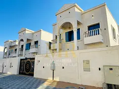 Villa for sale directly from the owner, custom-finished, on a main street close to all amenities. Fr
