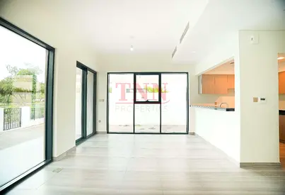 PARK LIVING | 4 + MAID | HUGE GARDEN | CORNER