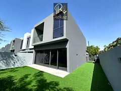 SINGLE ROW | FREEHOLD | CORNER UNIT | SMART HOME