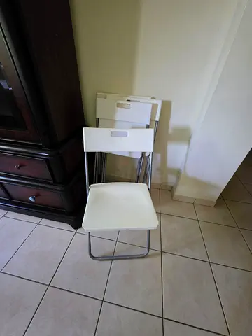 Set of 4 White Folding Chairs - Simple, Lightweight