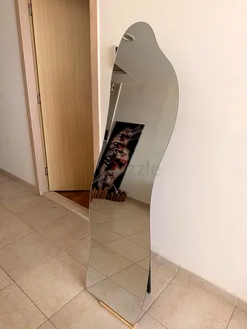 Full-length Wavy Free-standing Mirror - Modern Floor Mirror