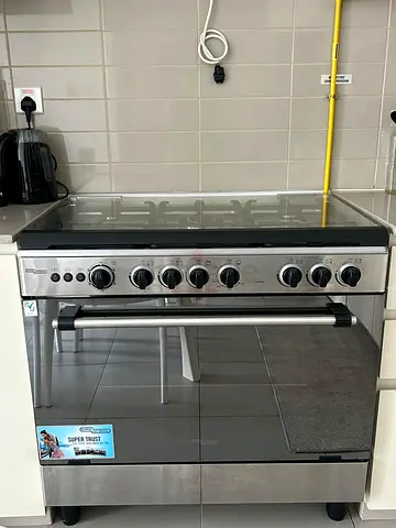 Stainless Steel 5-Burner Gas Range with Oven - very  Good Condition