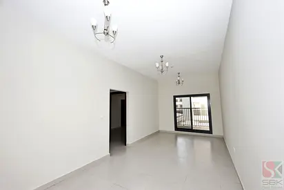 One Month Rent Free-Spacious 2 BR Flat