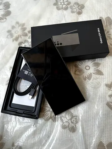 Galaxy S24 ultra 512/12 used for 1 month display changed