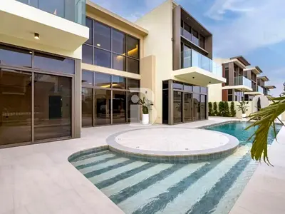 Magnificent 7-Bedroom Villa Along the Golf Course