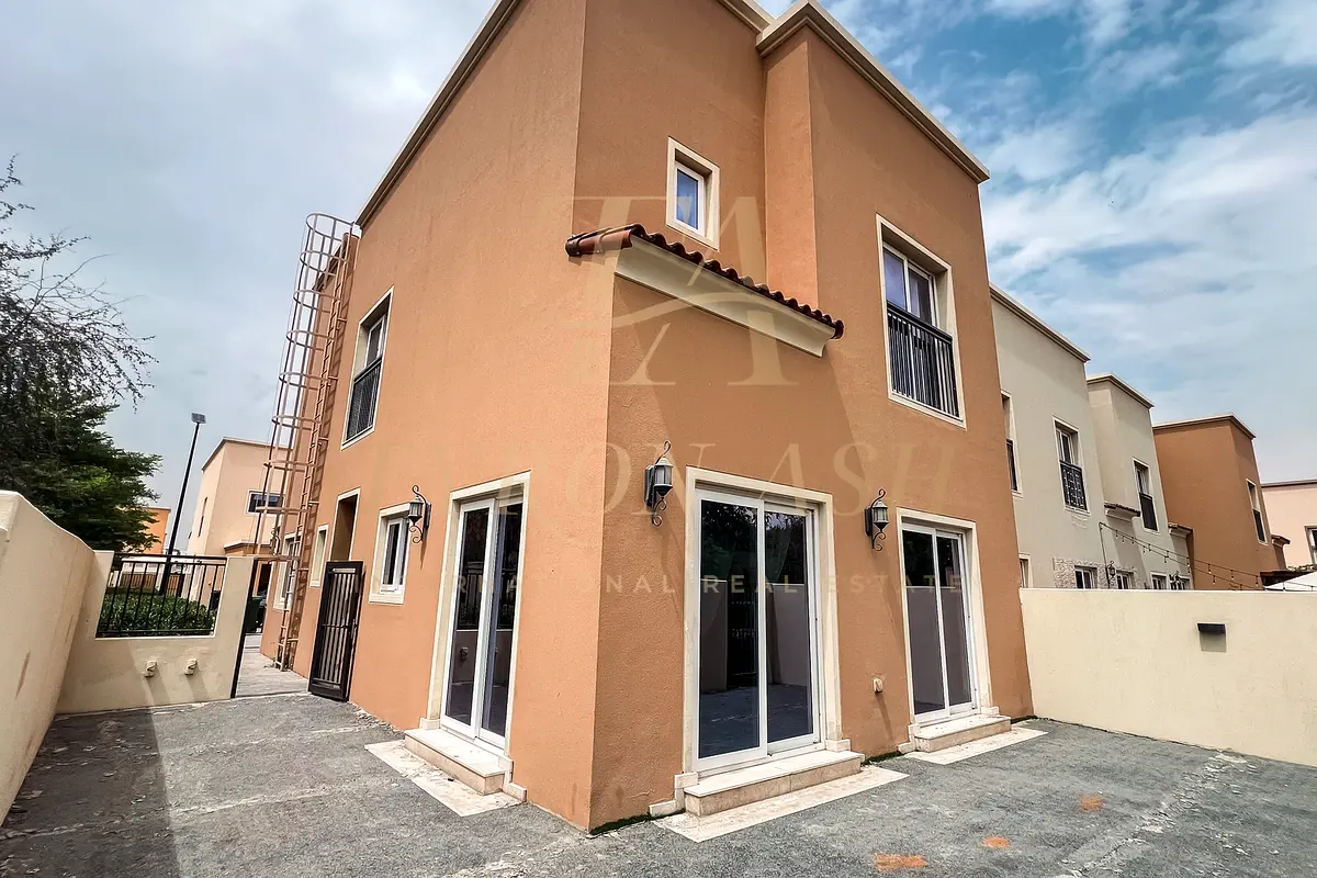 NEXT TO POOL | INVESTOR DEAL | CORNER VILLA