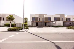 VACANT 3BR TH | Prime Location | FURNISHED!
