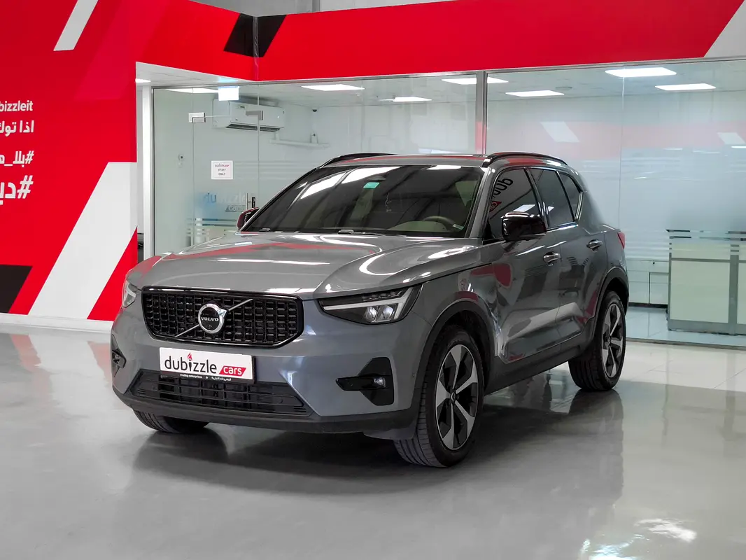 Volvo XC40 2023 — photo 1 of 11