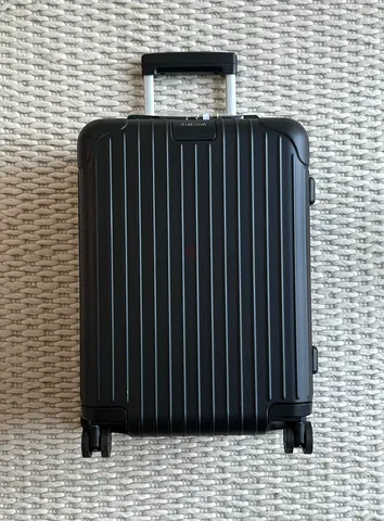Rimowa Essential cabin suitcase in matte black