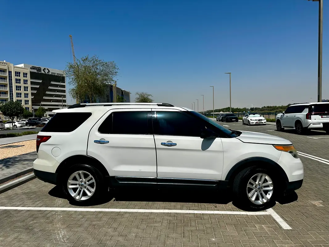 Ford Explorer 2011 — photo 1 of 20