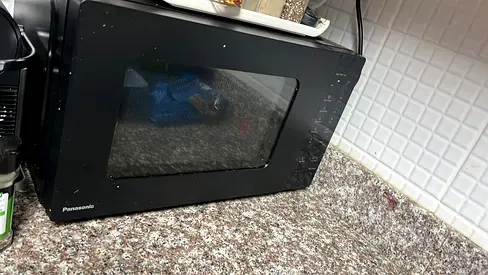 Panasonic Countertop Microwave Oven — Good Working Condition