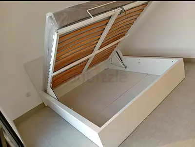 IKEA hydraulic queen‑size bed (160 × 200 cm) with  IKEA mattress ✨