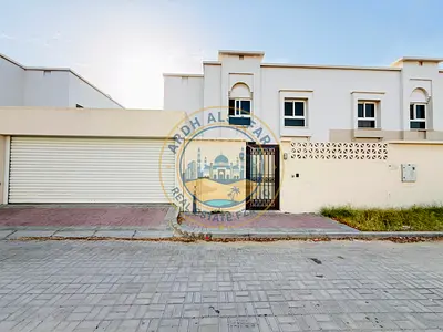 Spacious And Nice 4bhk Villa For Rent Just 115k At Prime Location IN Sharjah With Full Facilities Easy Access To Dubai