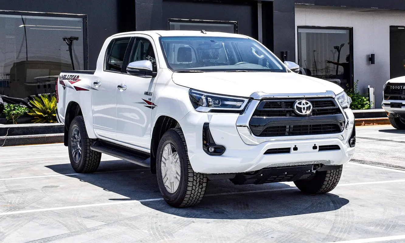 Toyota Hilux 2026 — photo 1 of 11