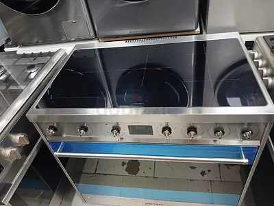 Smeg 5 hubs induction cooker same like new conditon for sale