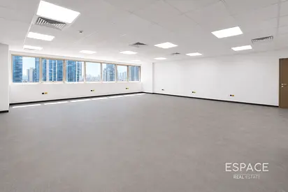 Vacant | Prime Location | Lake View