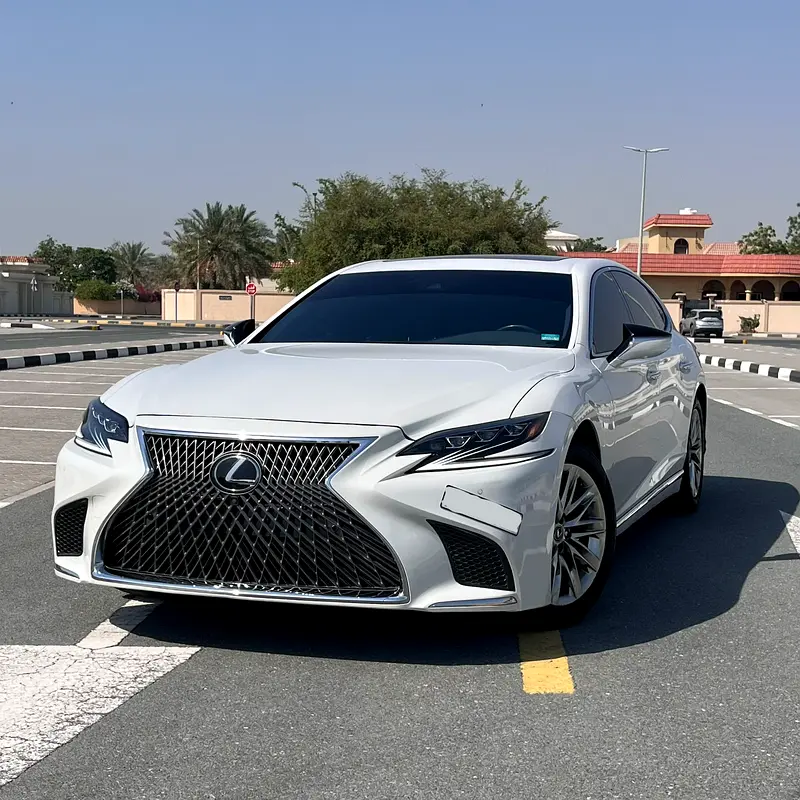 Lexus LS-Series 2018 — photo 1 of 10