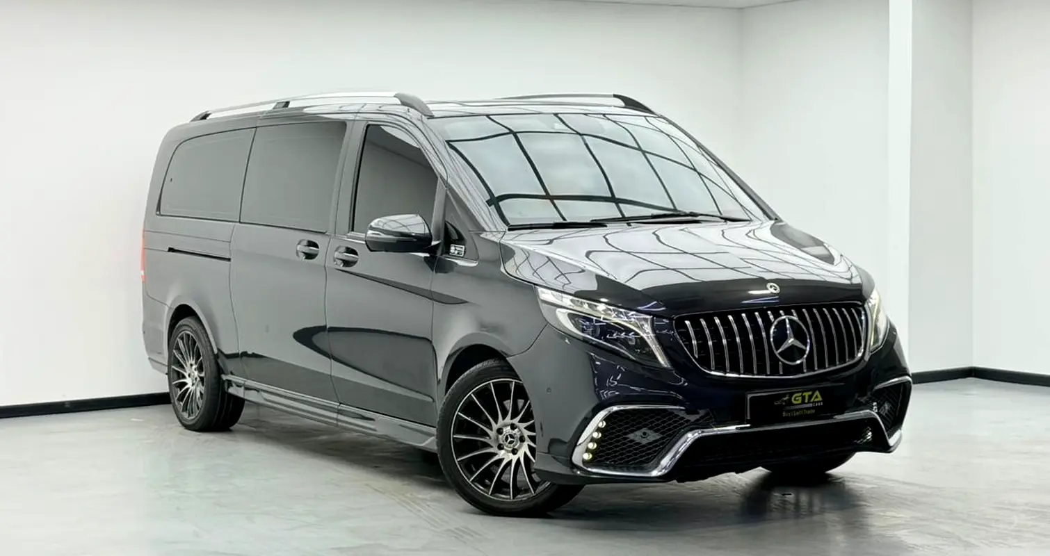 Mercedes-Benz V-Class 2023 — photo 1 of 17