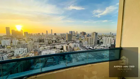 For rent in Al-Rashidiya 2: a 3-bedroom apartment with a living room and a city view, 3 balconies and 3 bathrooms, free parking, at a price of 55 thou