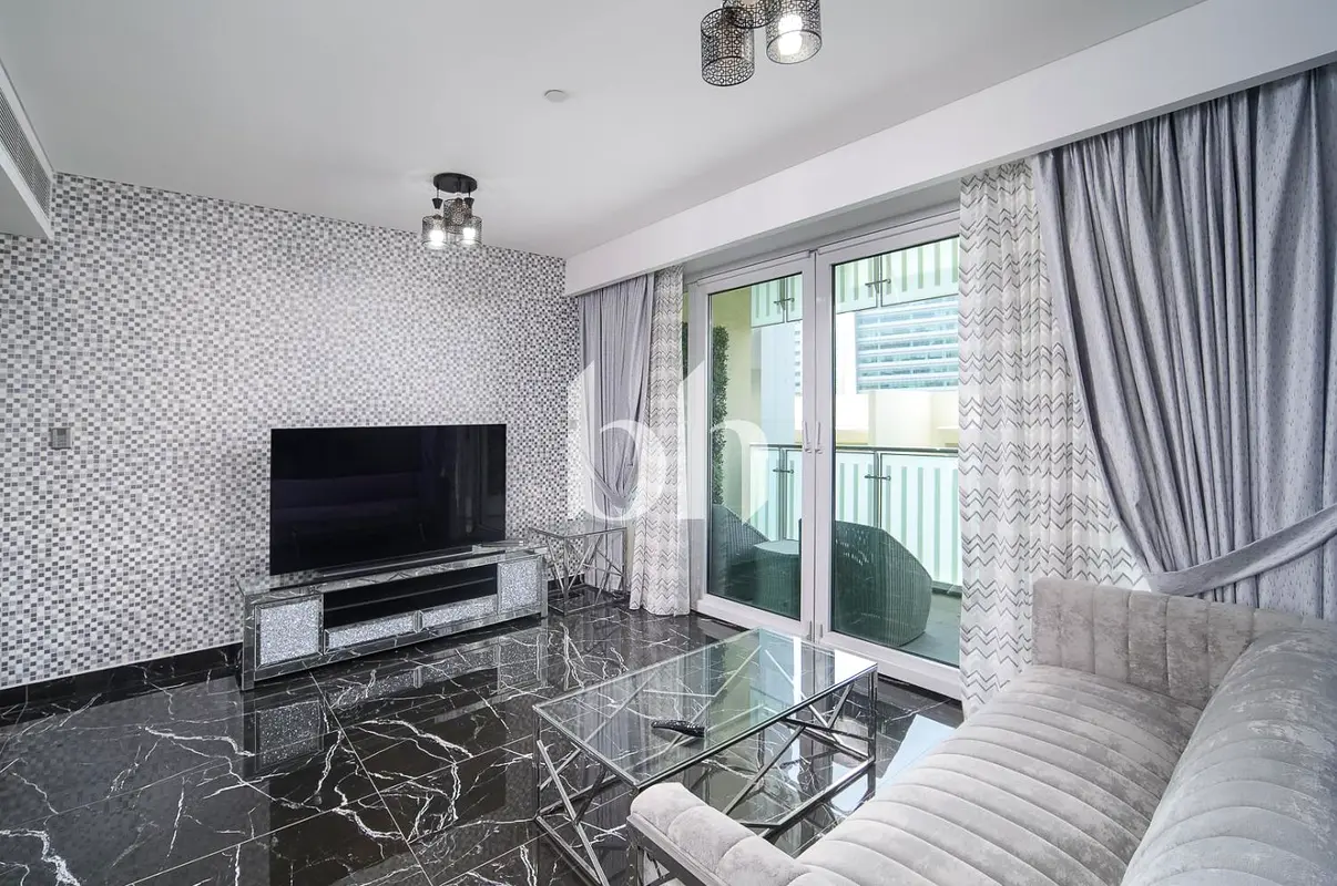 Fully Furnished |Vacant on Transfer | Beach Access
