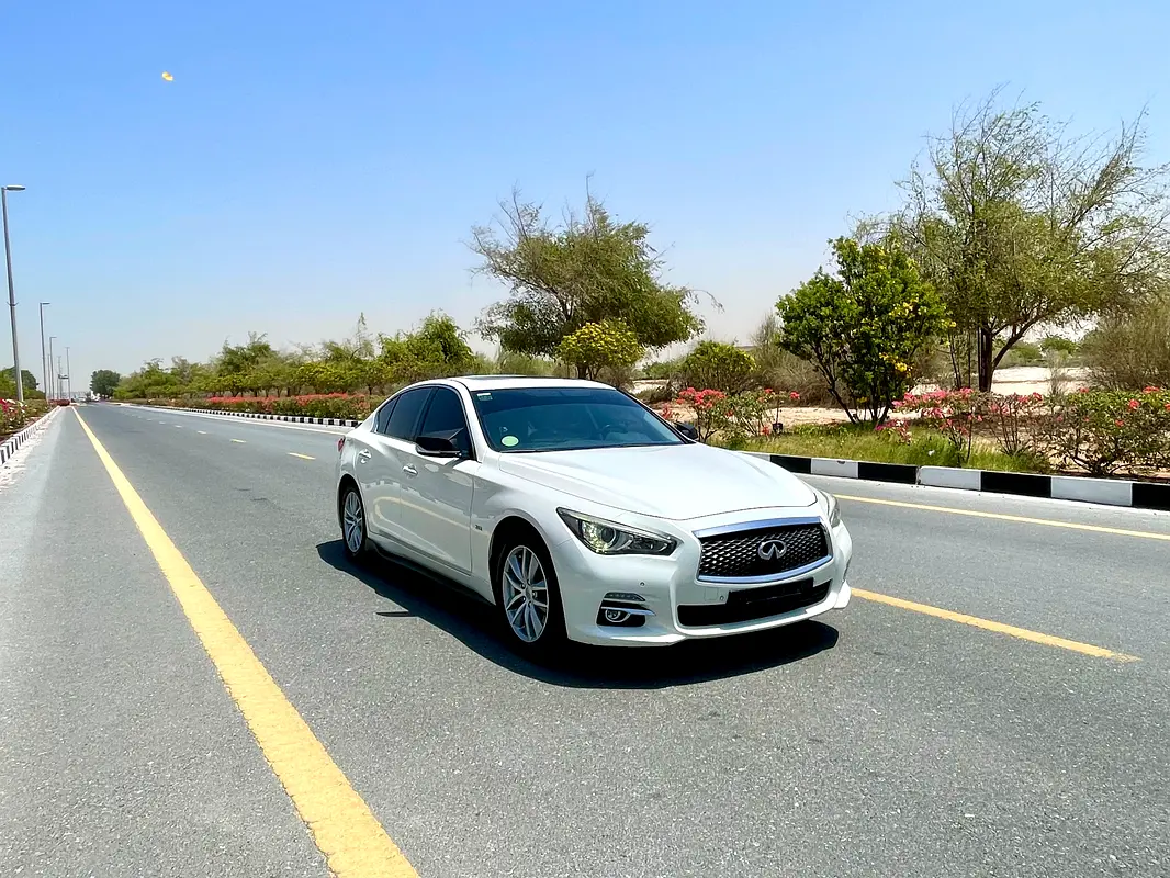 Infiniti Q50 2016 — photo 1 of 13