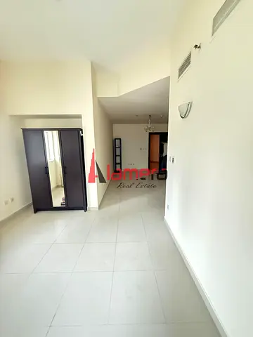 Studio Large open view close to metro move now 50K ONLY