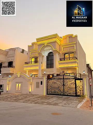 For sale: Luxurious classic villa with 6 bedrooms and a rooftop terrace. Spacious layout, high-end