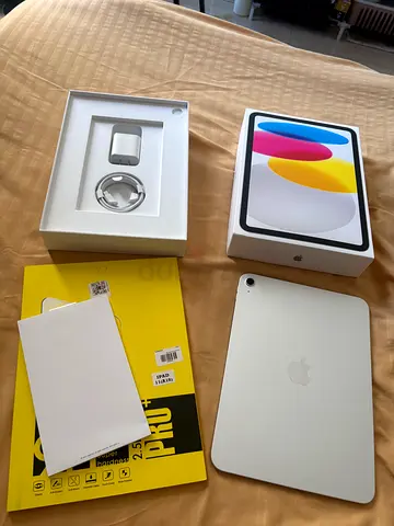 Apple iPad (Wi‑Fi) with Original Box and Charger - Silver