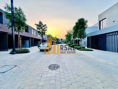 Single Row 3BR / Ready to Move / Semi Corner unit / robinia Massar