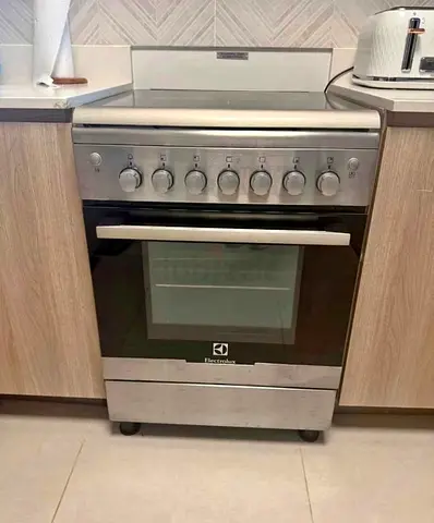 Electrolux gas cooker 4 burner same like a new condition